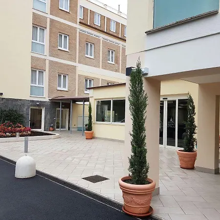 Hotel Vatican Area:
